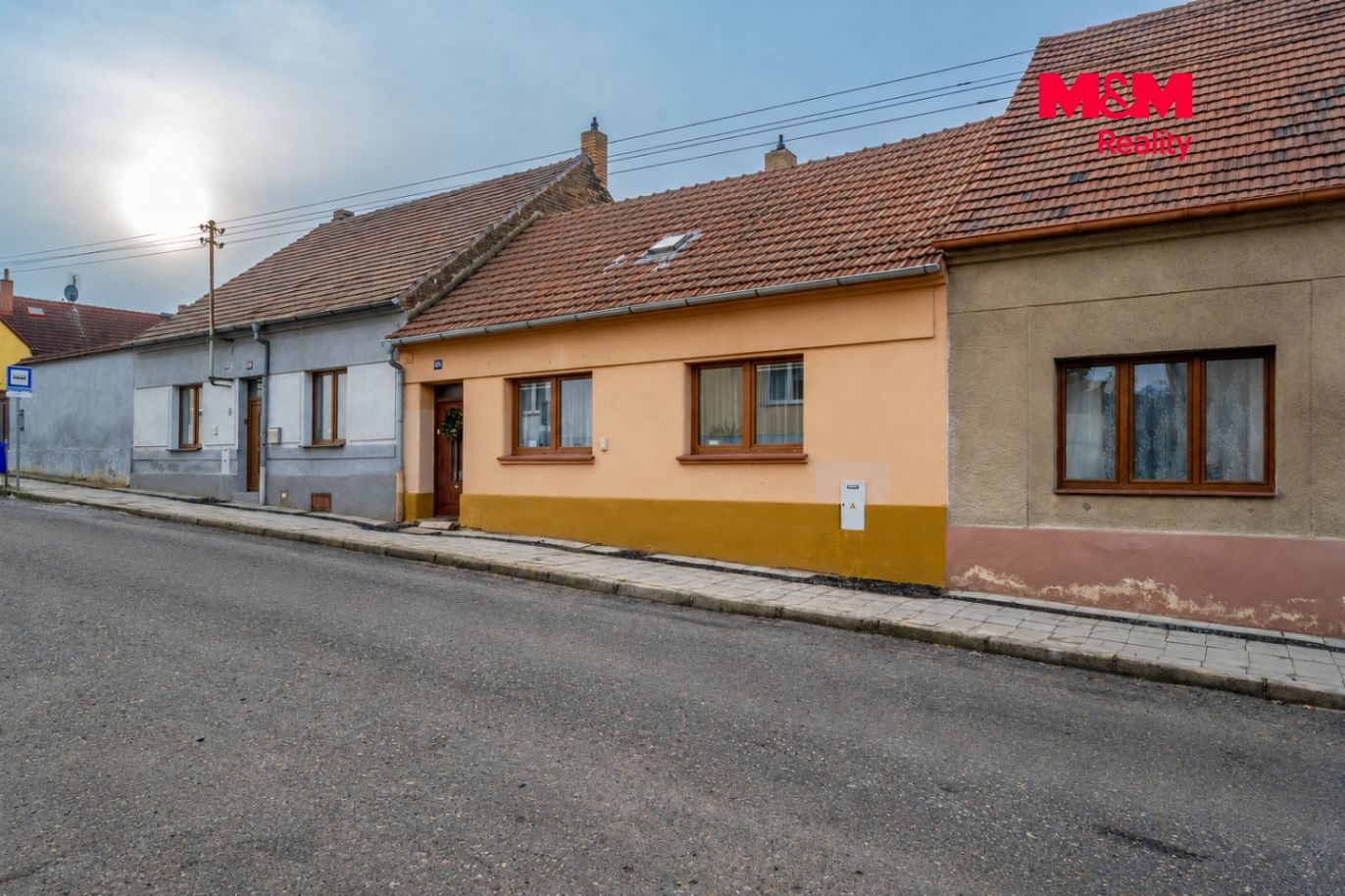 hlavní dům.png
