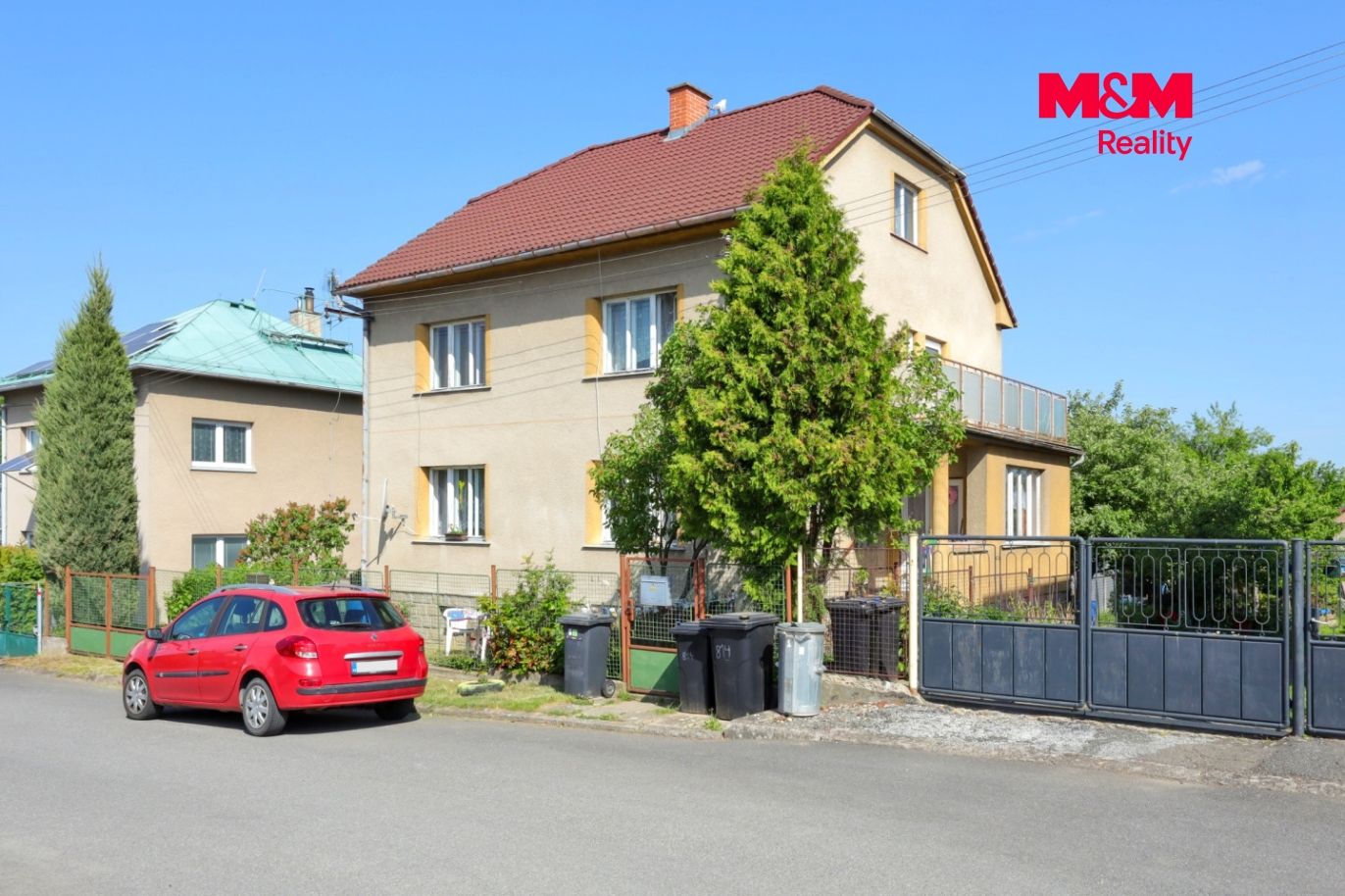 Dům a okolí