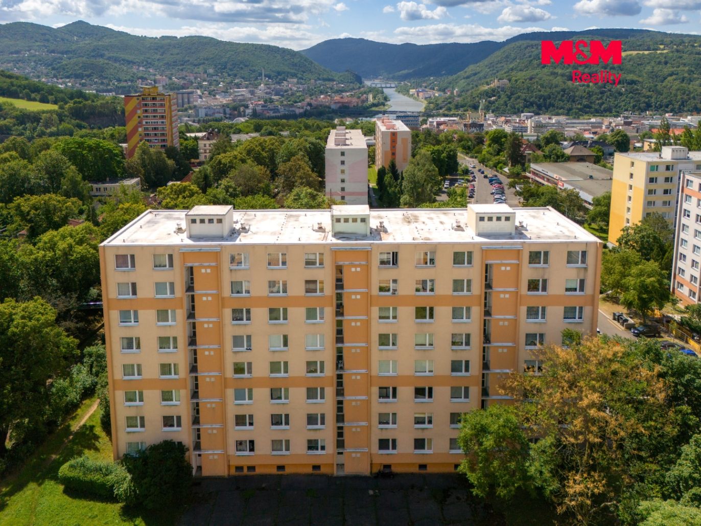 pohled na panelový dům