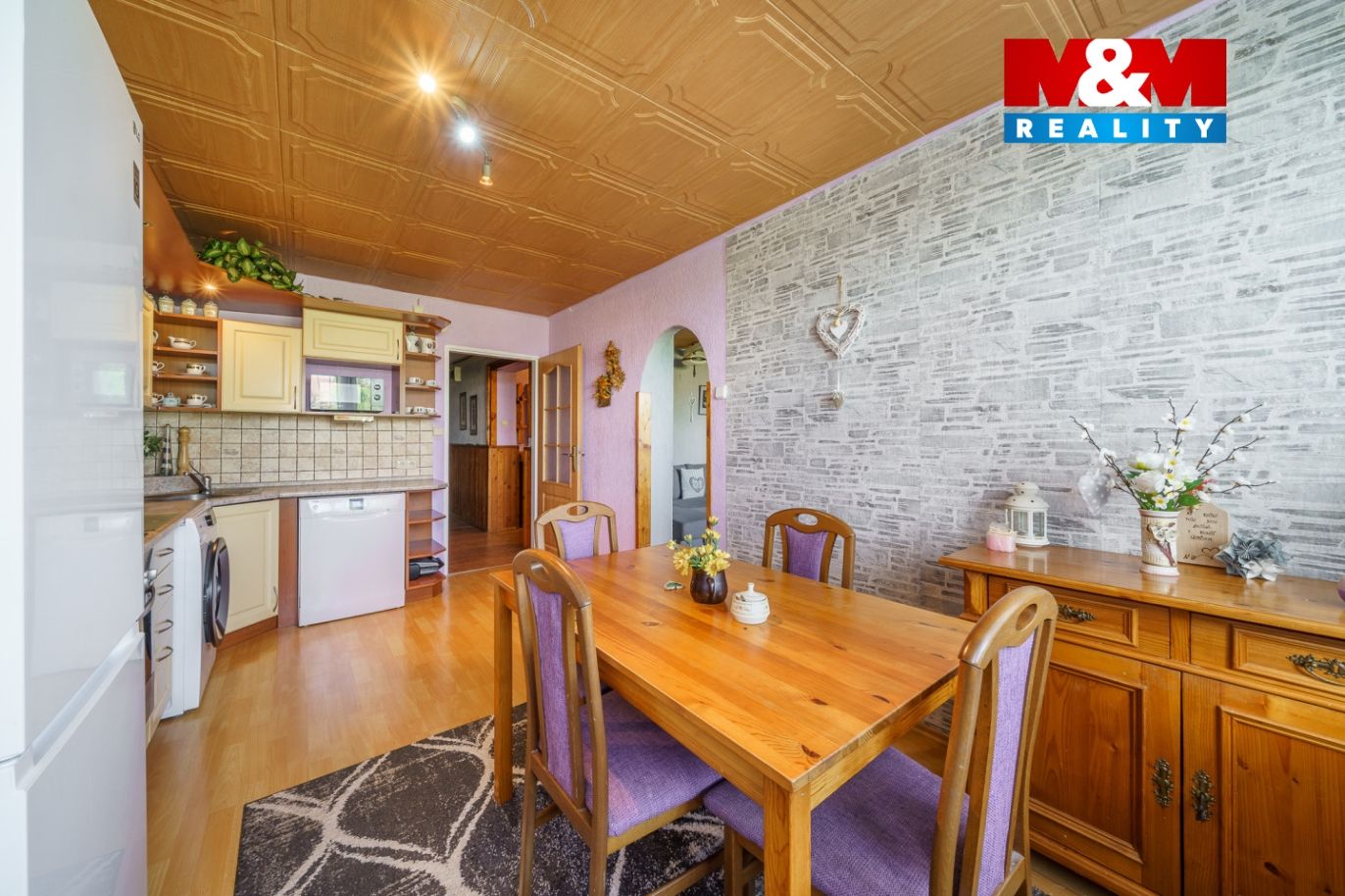 Prodej bytu 3+1, 70 m², Měděnec, ul. Náměstí
