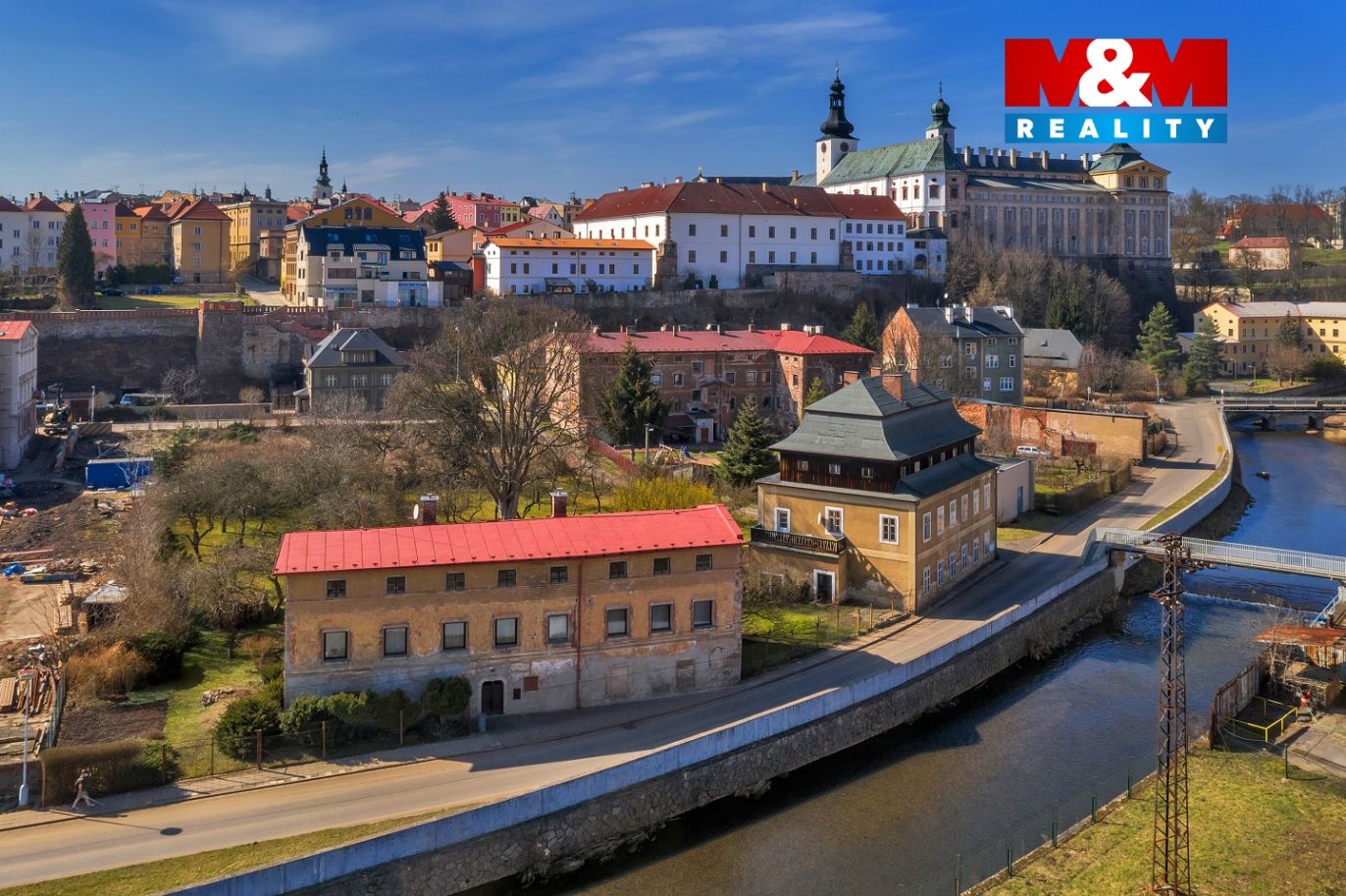 Dům