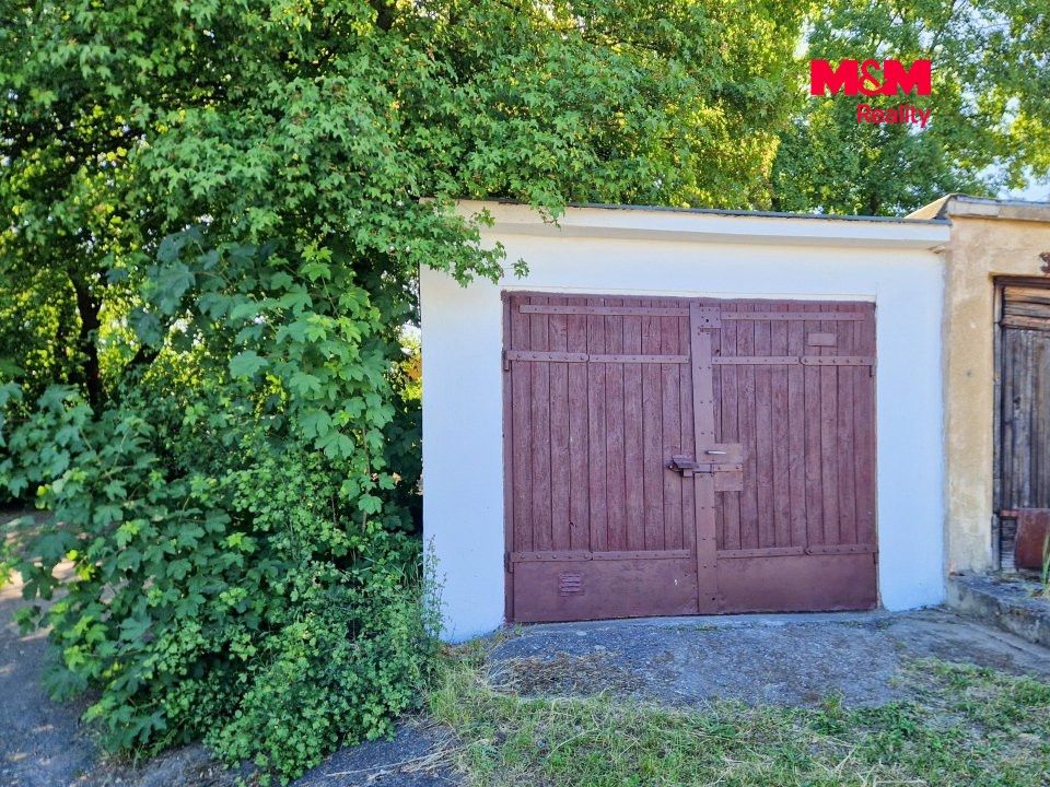 pohled na garáž
