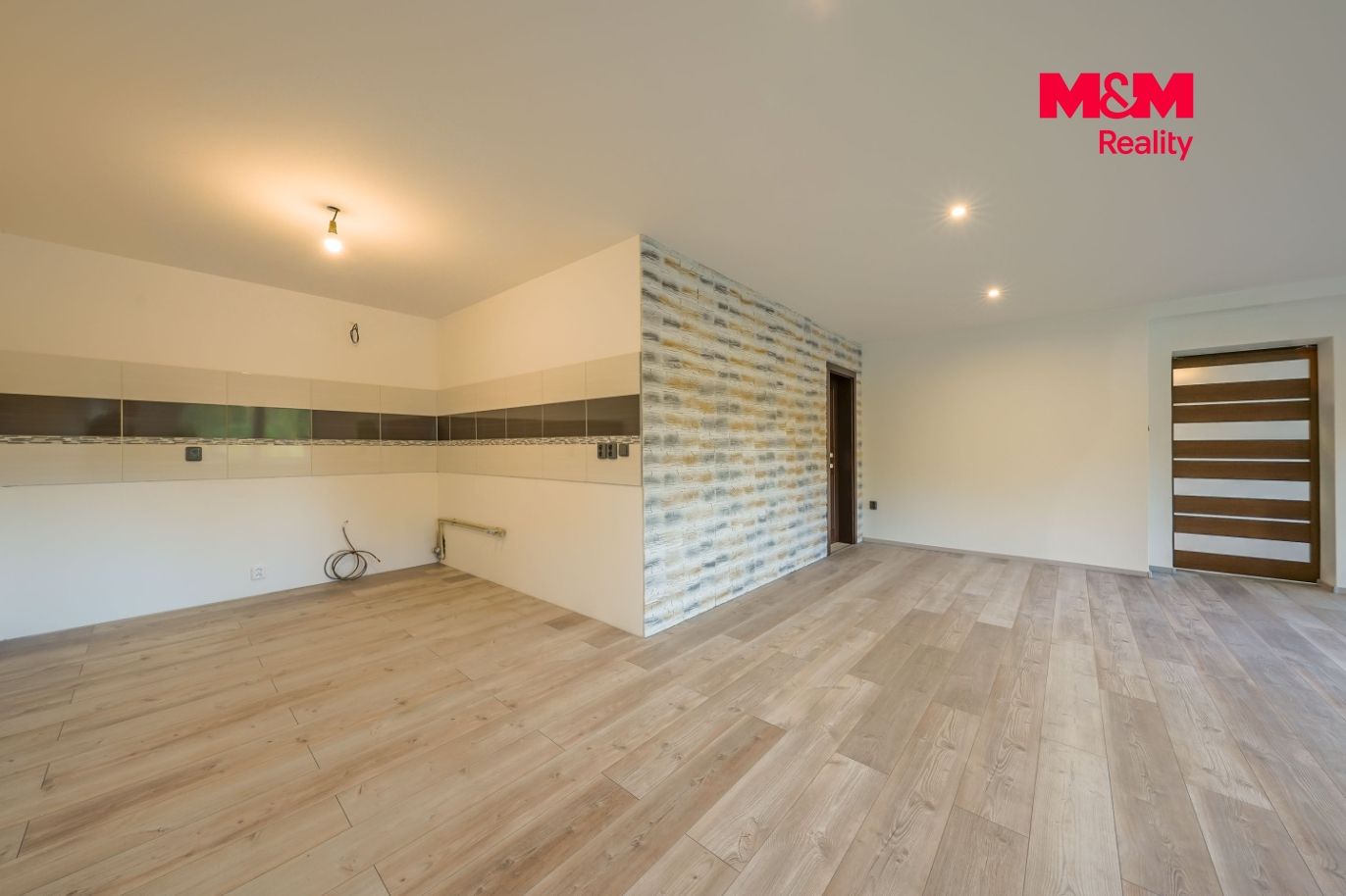 Obývací pokoj s kuchyňským koutem bytu 2+kk  75 m² 