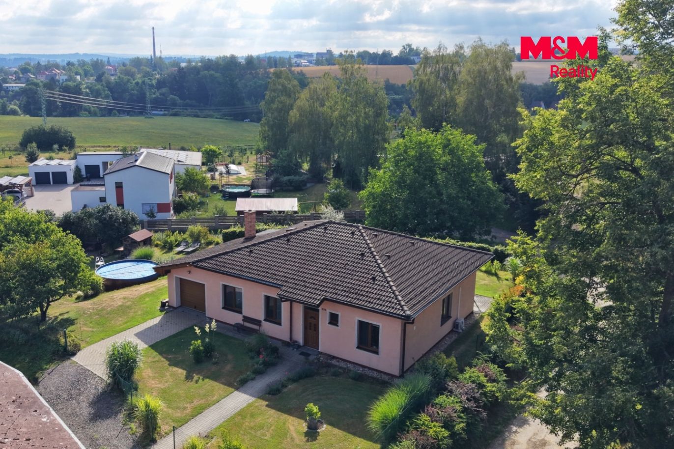 Dům a okolí