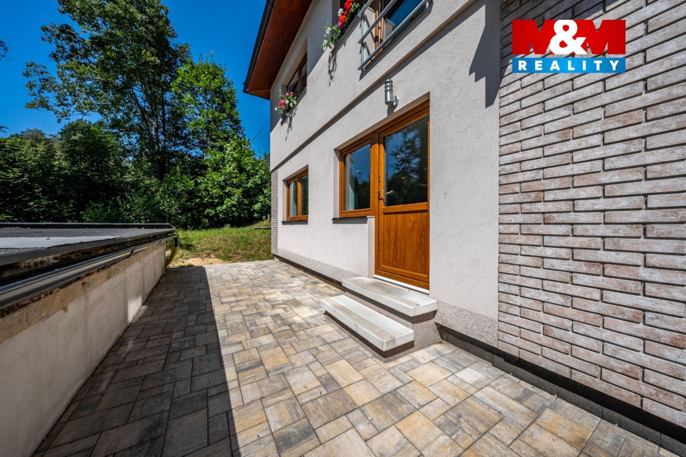Venkovní vstup do bytu 2+kk 75 m² 