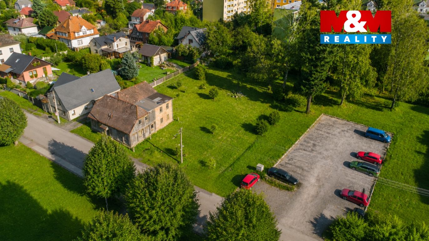 Dům a okolí