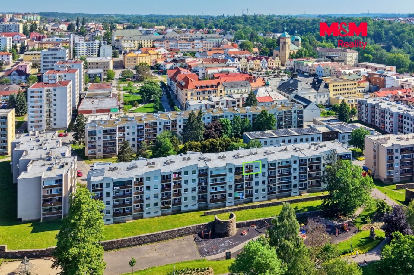 dům a okolí