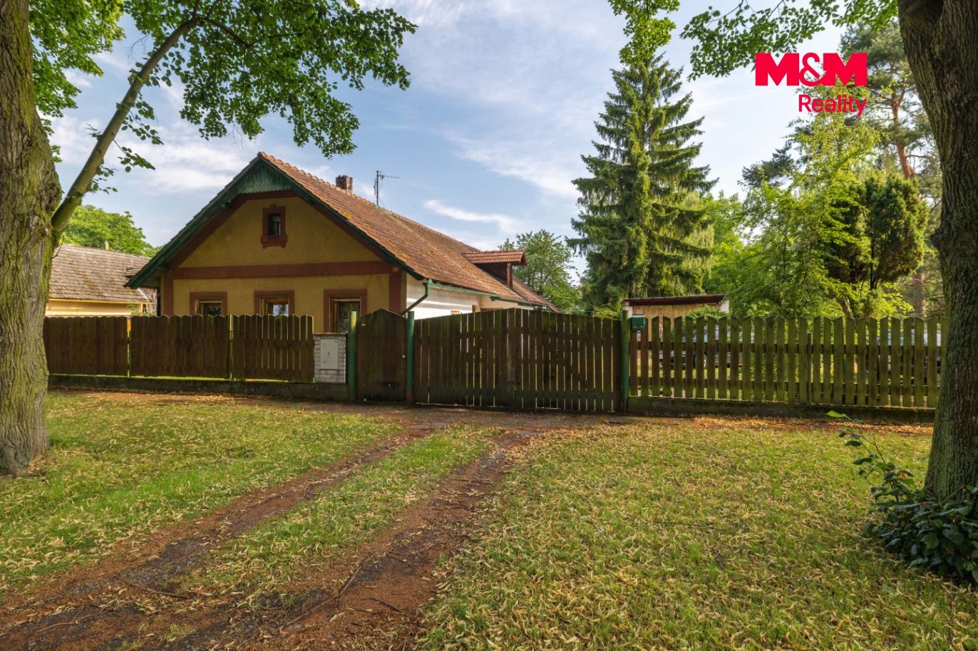 DŮM