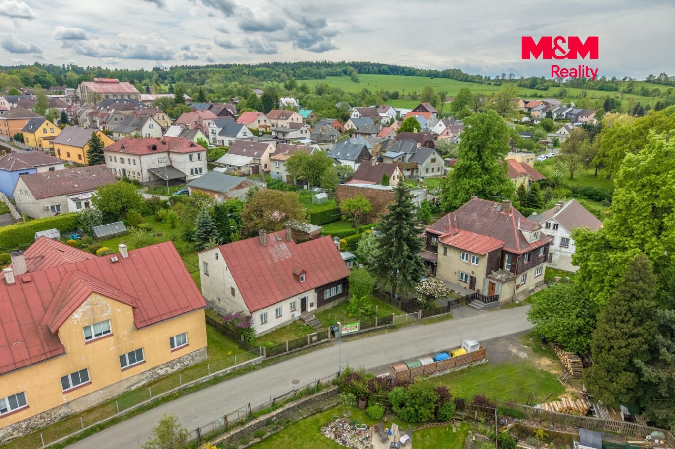 Pohled na okolí domu