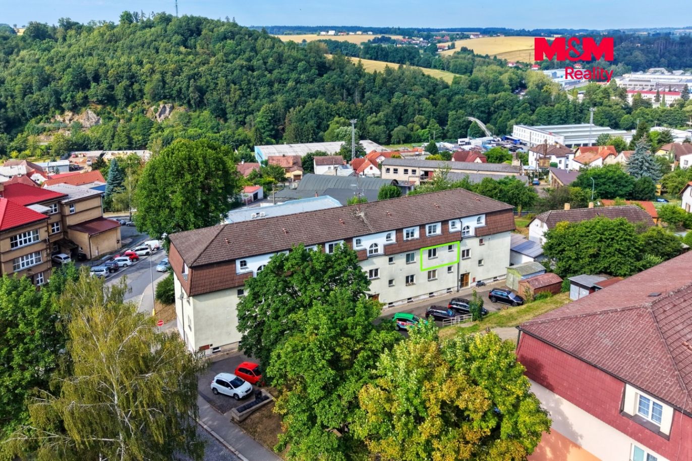 Dům a okolí