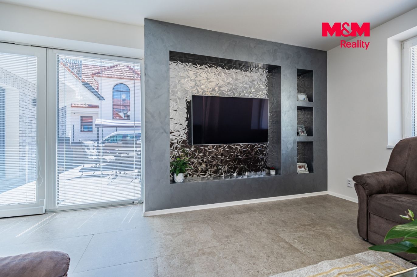 Prodej rodinného domu, 379 m², Mukařov, ul. Do Vrchu