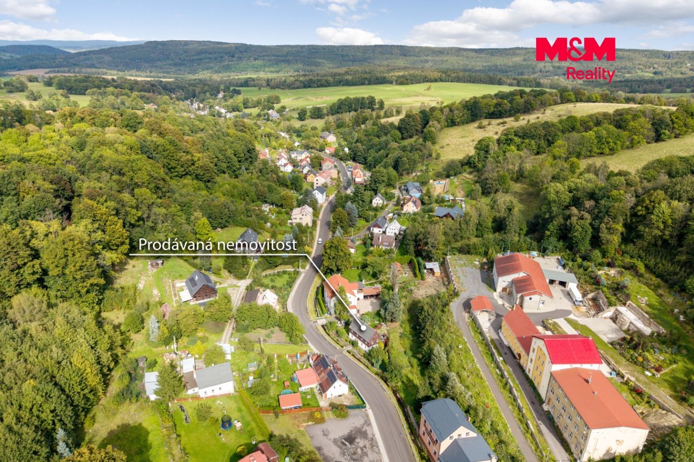 Letecký pohled na dům a okolí