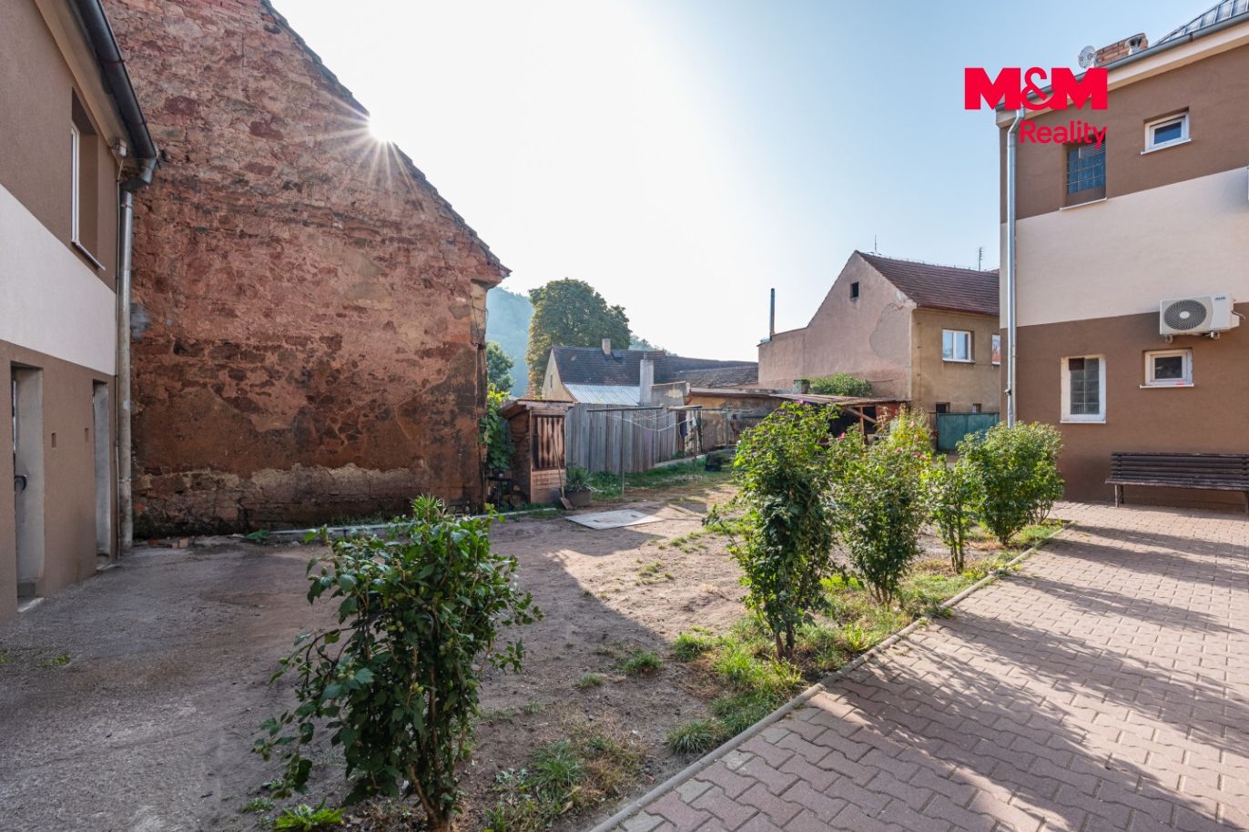 dvůr