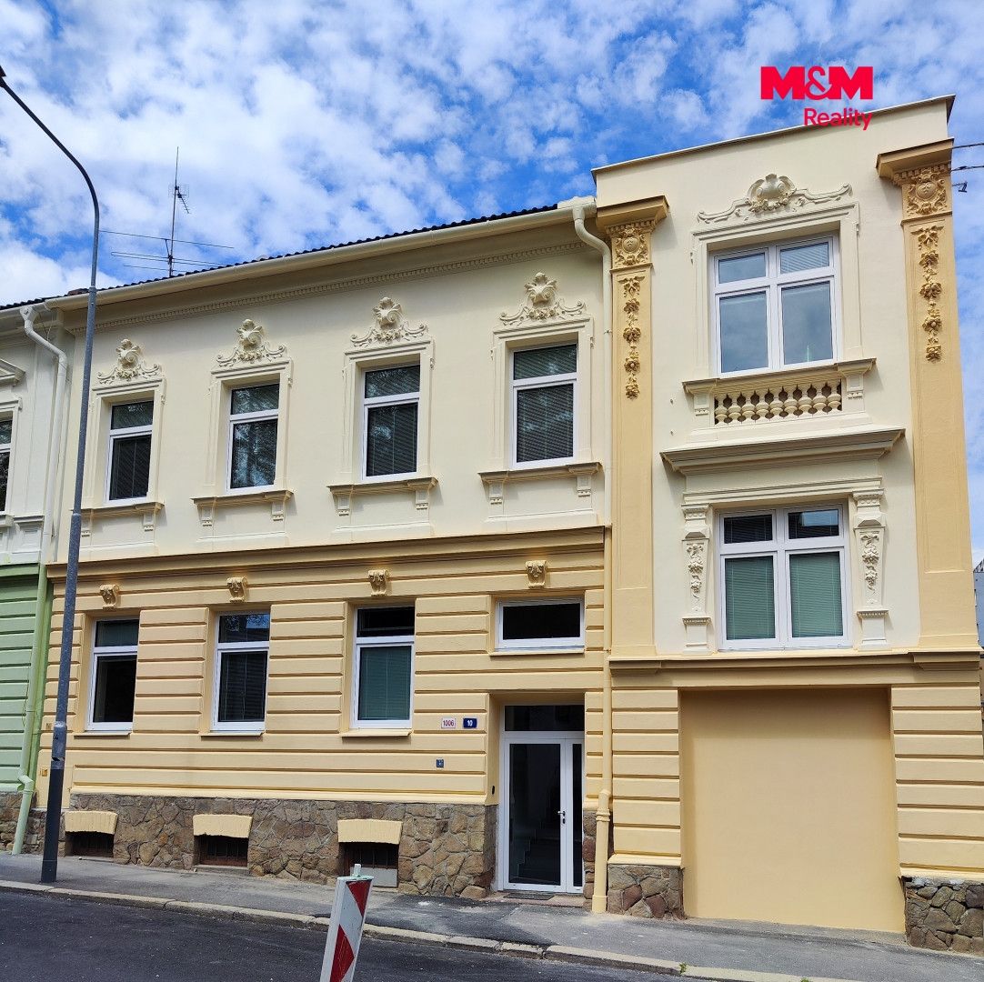 Nemocniční 10 budova - nová fasáda.jpg