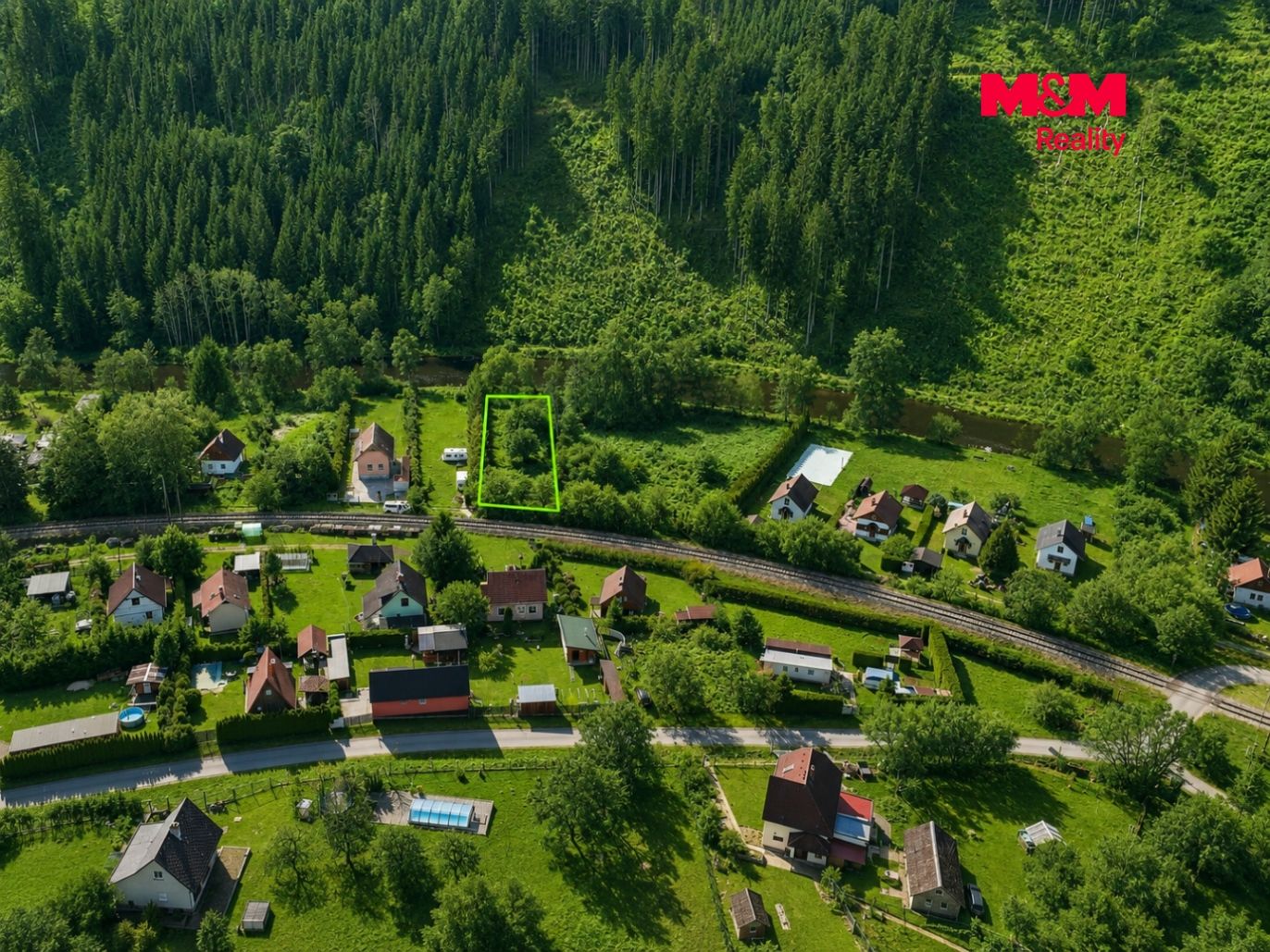 pozemek a okolí