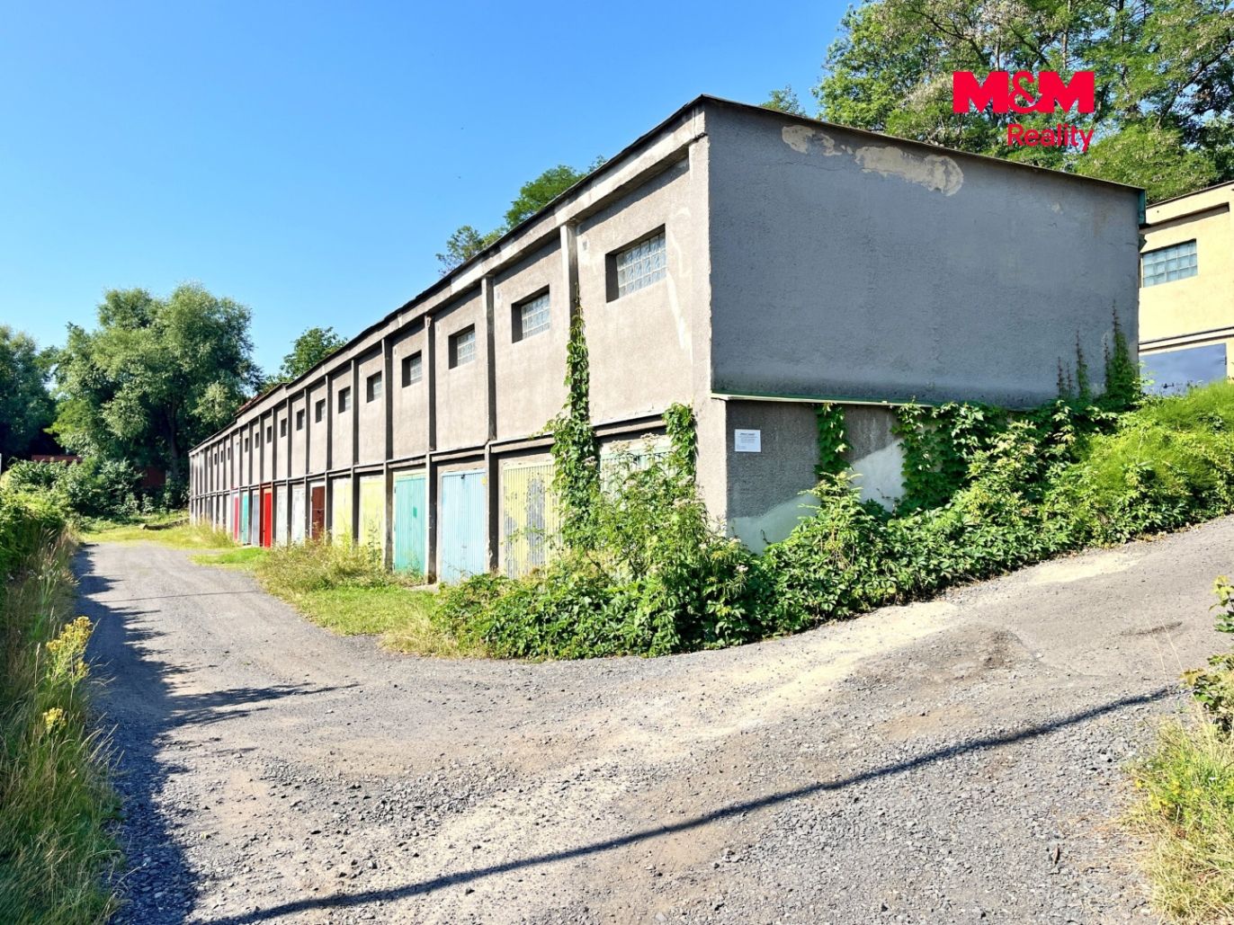 pohled na garáž