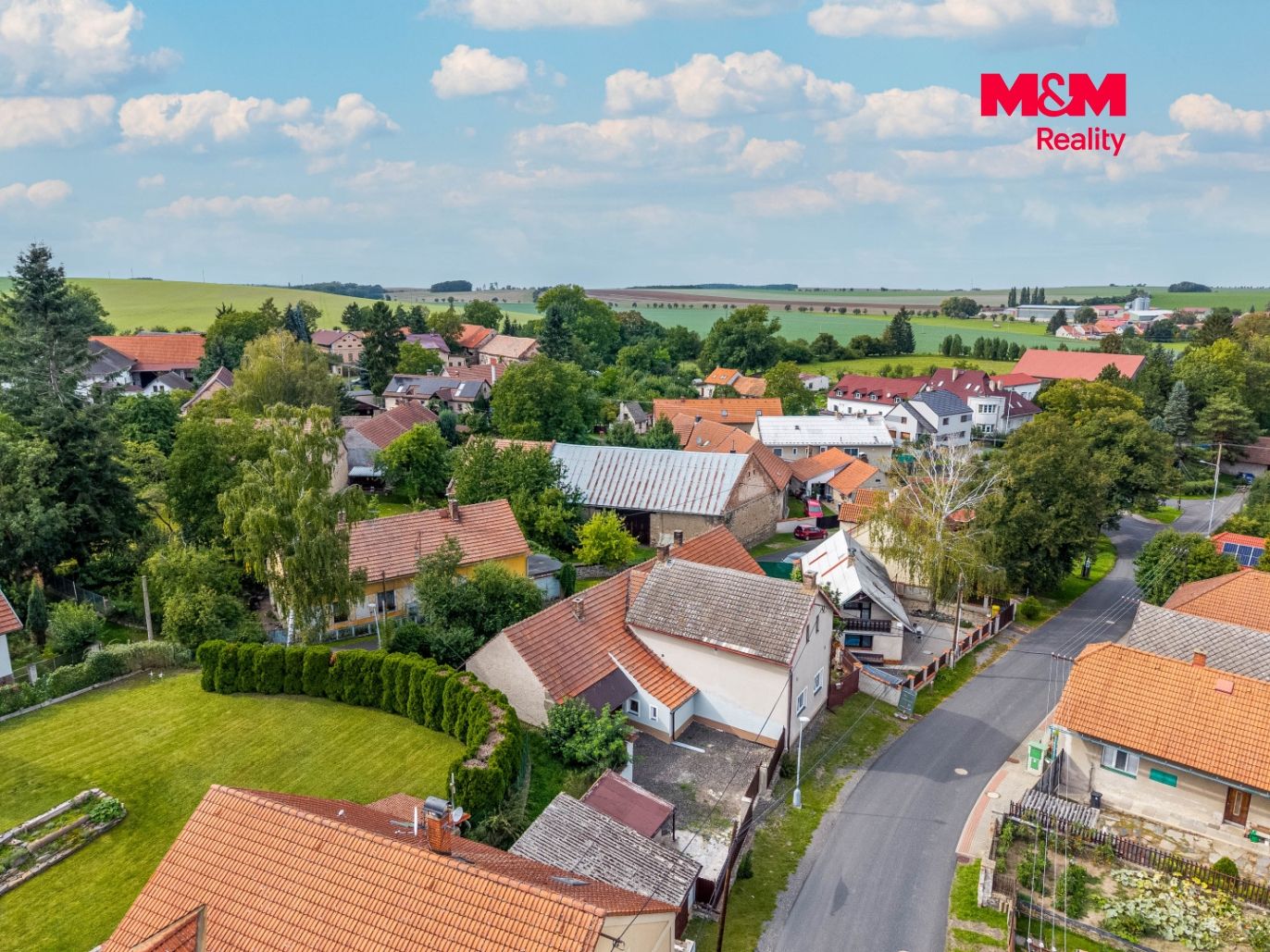 Dům a okolí