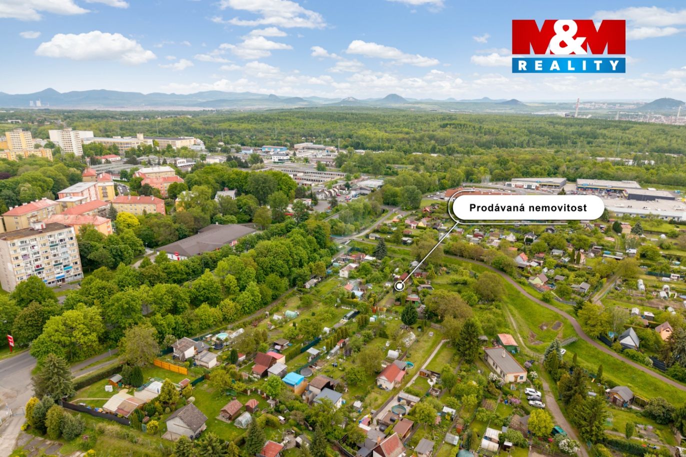 Pohled na chatu a okolí