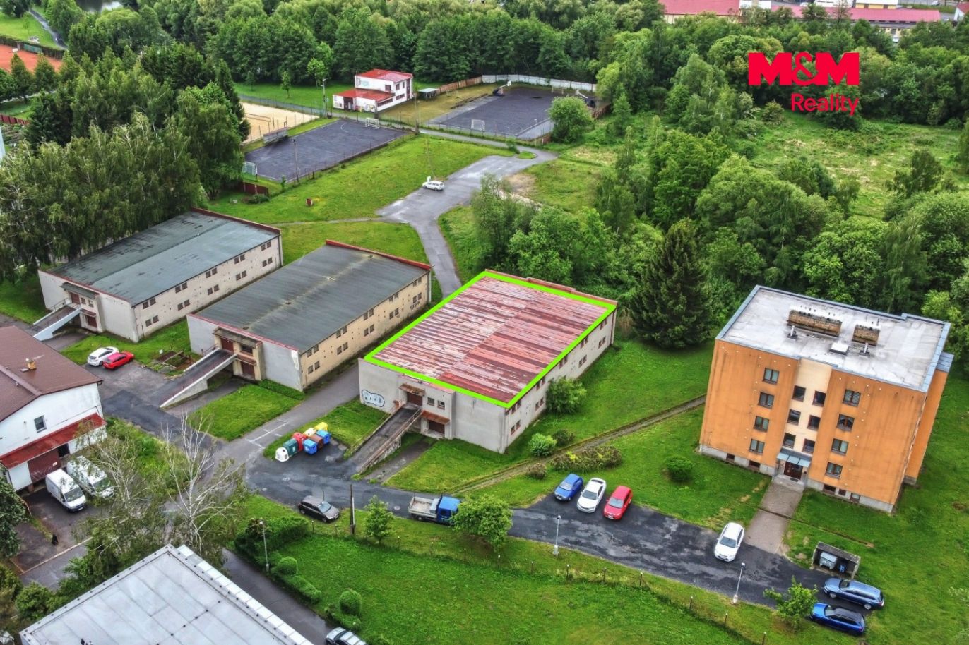 garáž a okolí