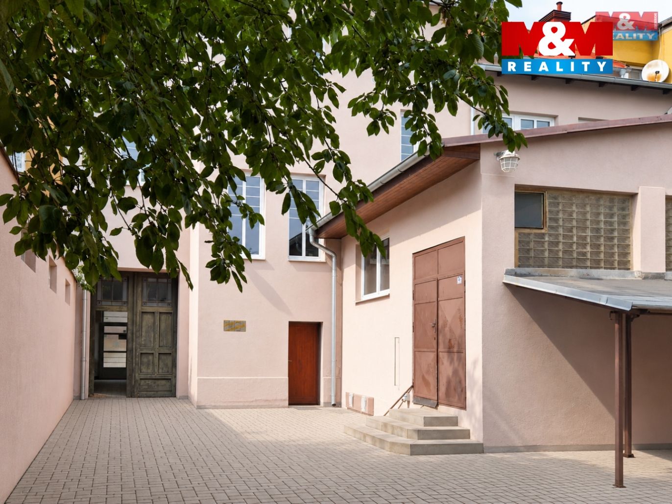 dvorek