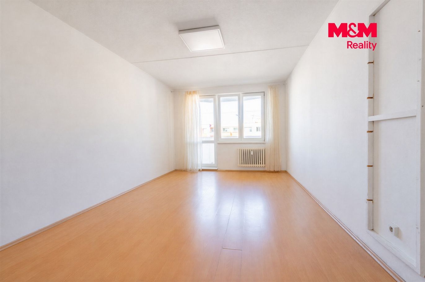 unsorted-living-room-hd-1f936437.jpg