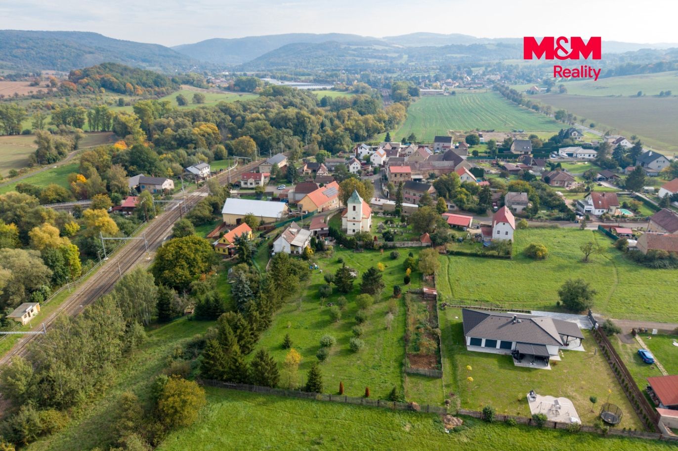 Pohled na dům a okolí