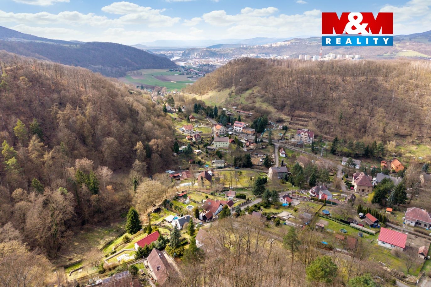 Pohled na pozemek a okolí