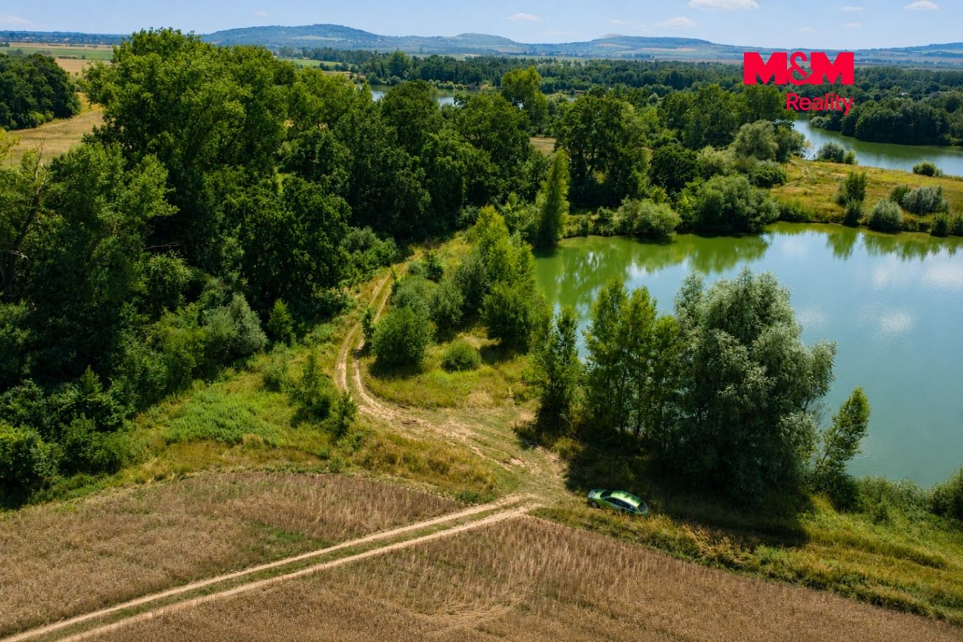 Pozemek u pískovny