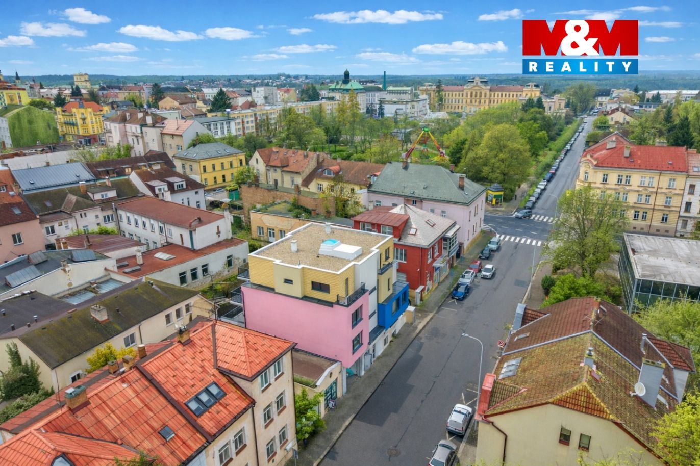 Pohled na dům a okolí
