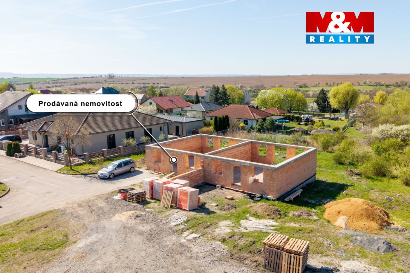 Pohled na nemovitost a okolí