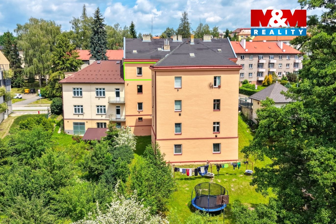 Dům a okolí