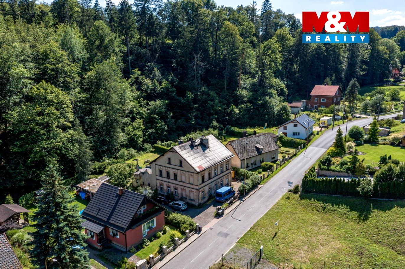 Dům a okolí