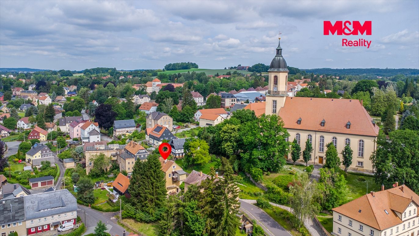 Dům a okolí