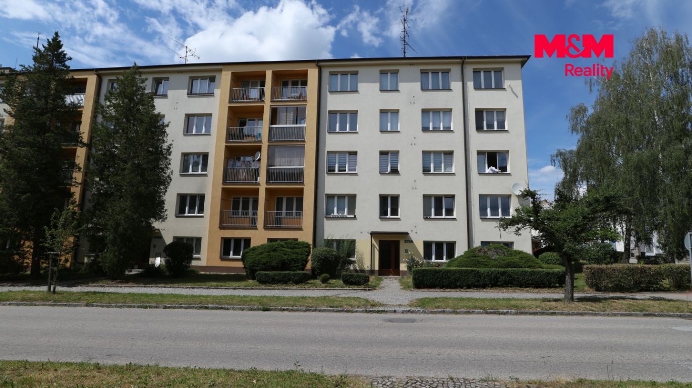 Dům a okolí
