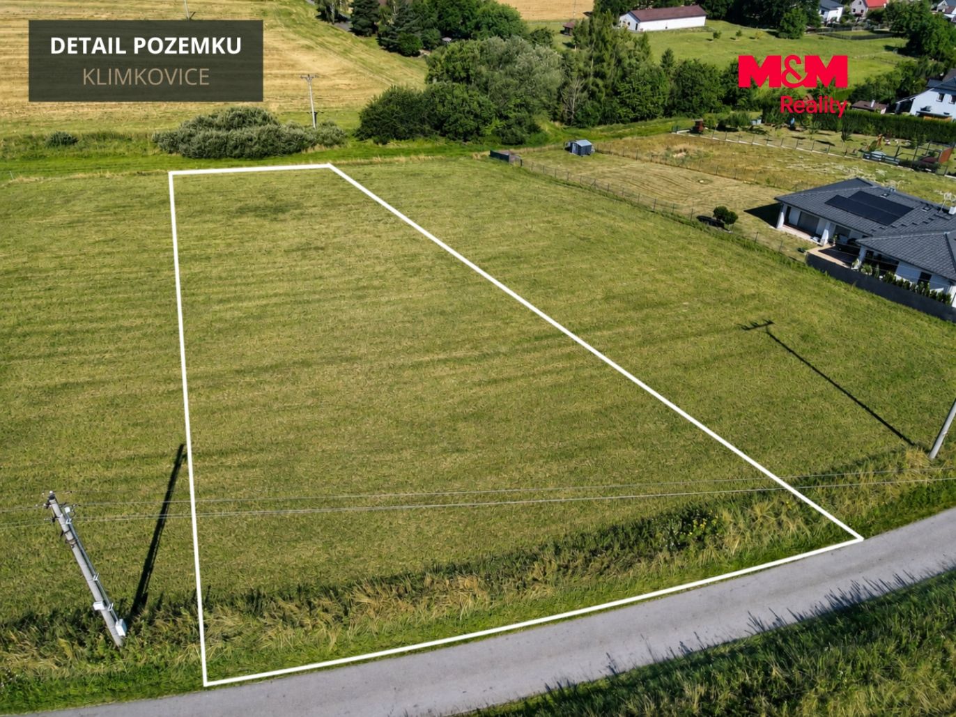 Detail pozemku před využitím k stavbě