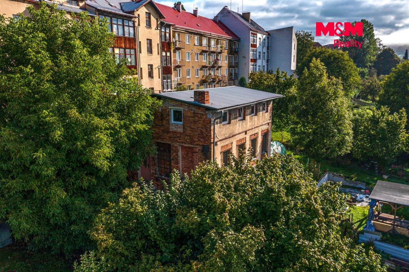 Dům