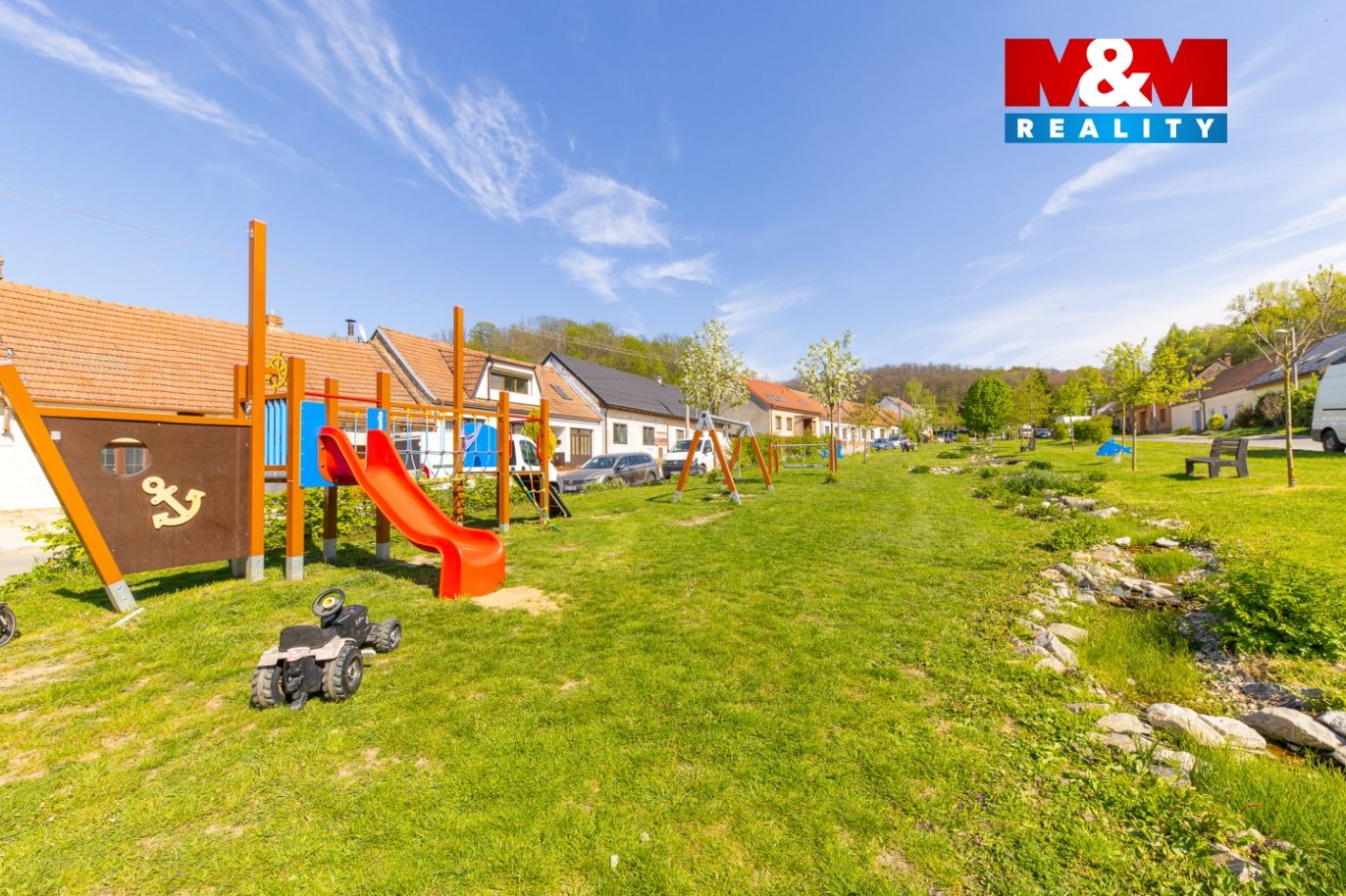 Park vedle domu.jpg