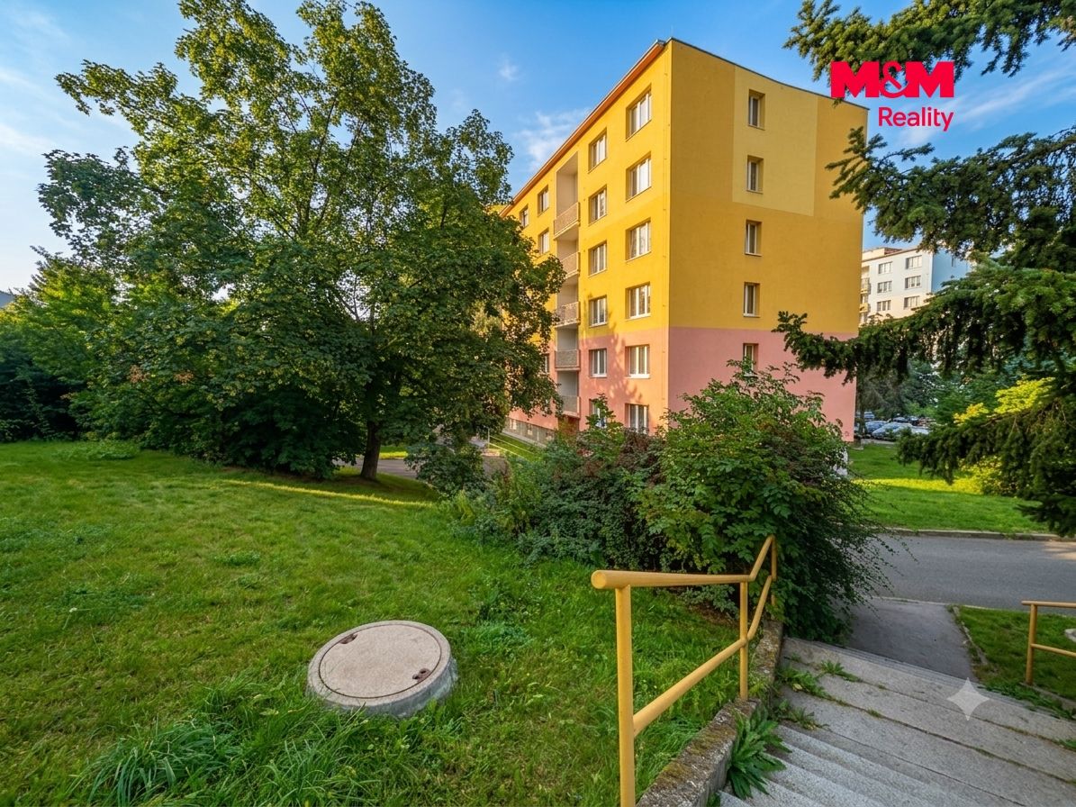 DŮM
