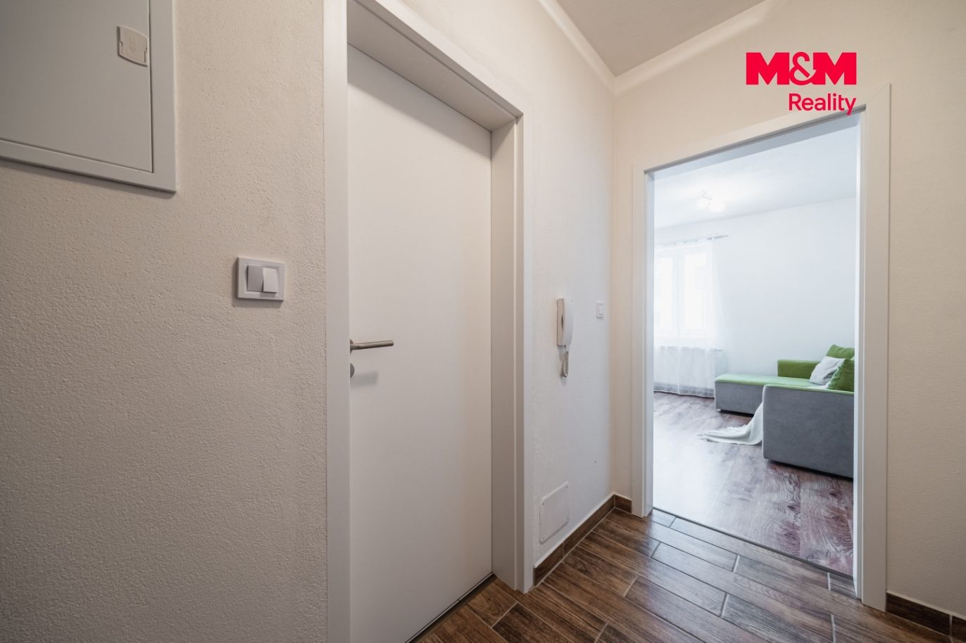 948300 - Pronájem bytu 1+kk v Velkém Oseku, ul. U hřiště