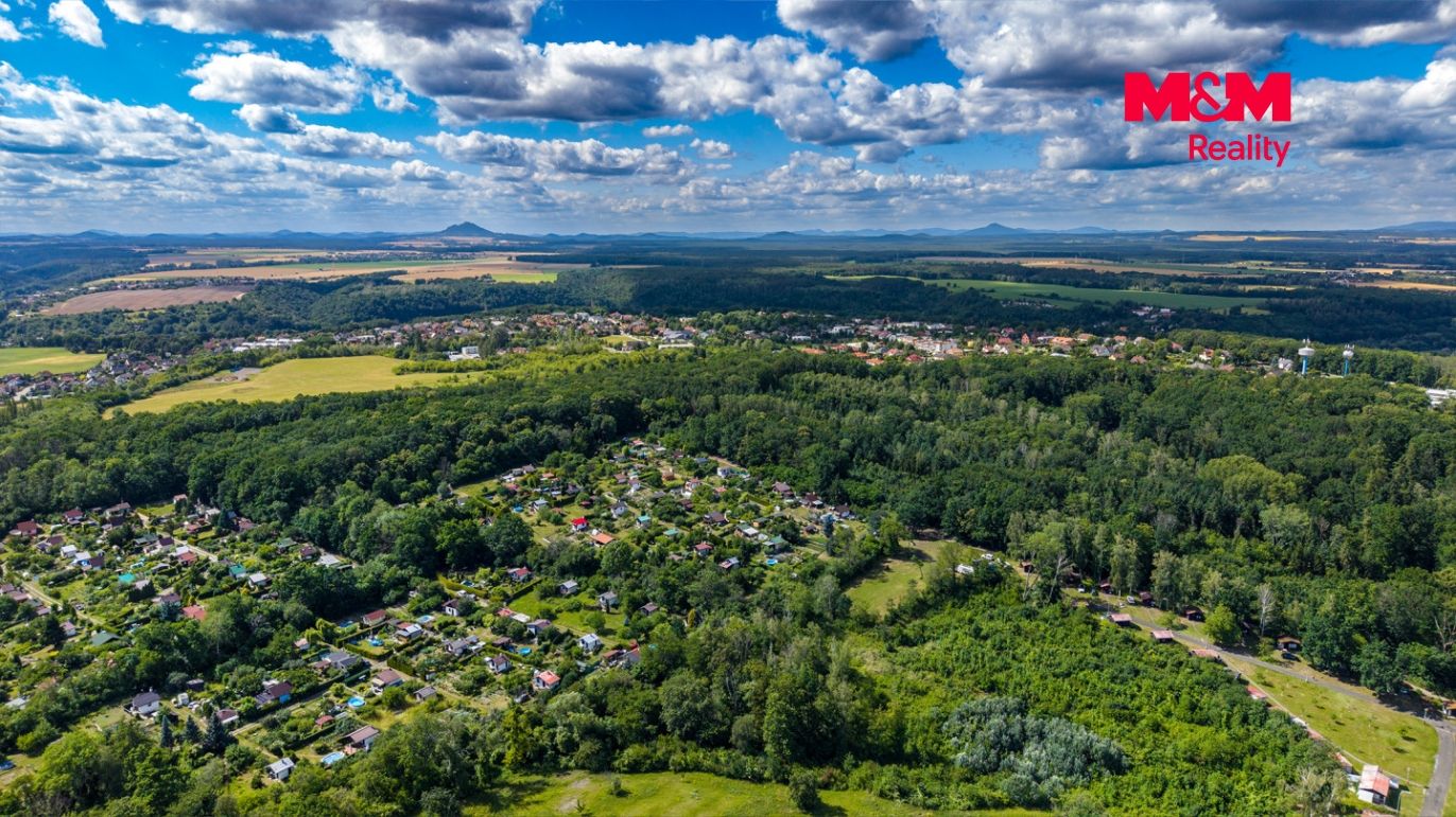 Pohled na zahradu a okolí