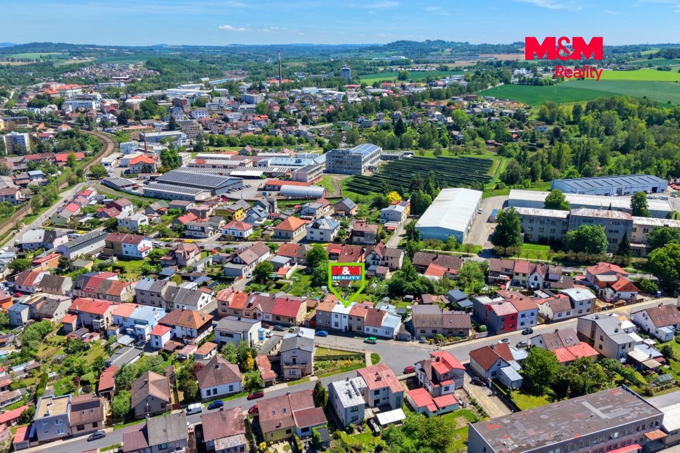 Dům a okolí