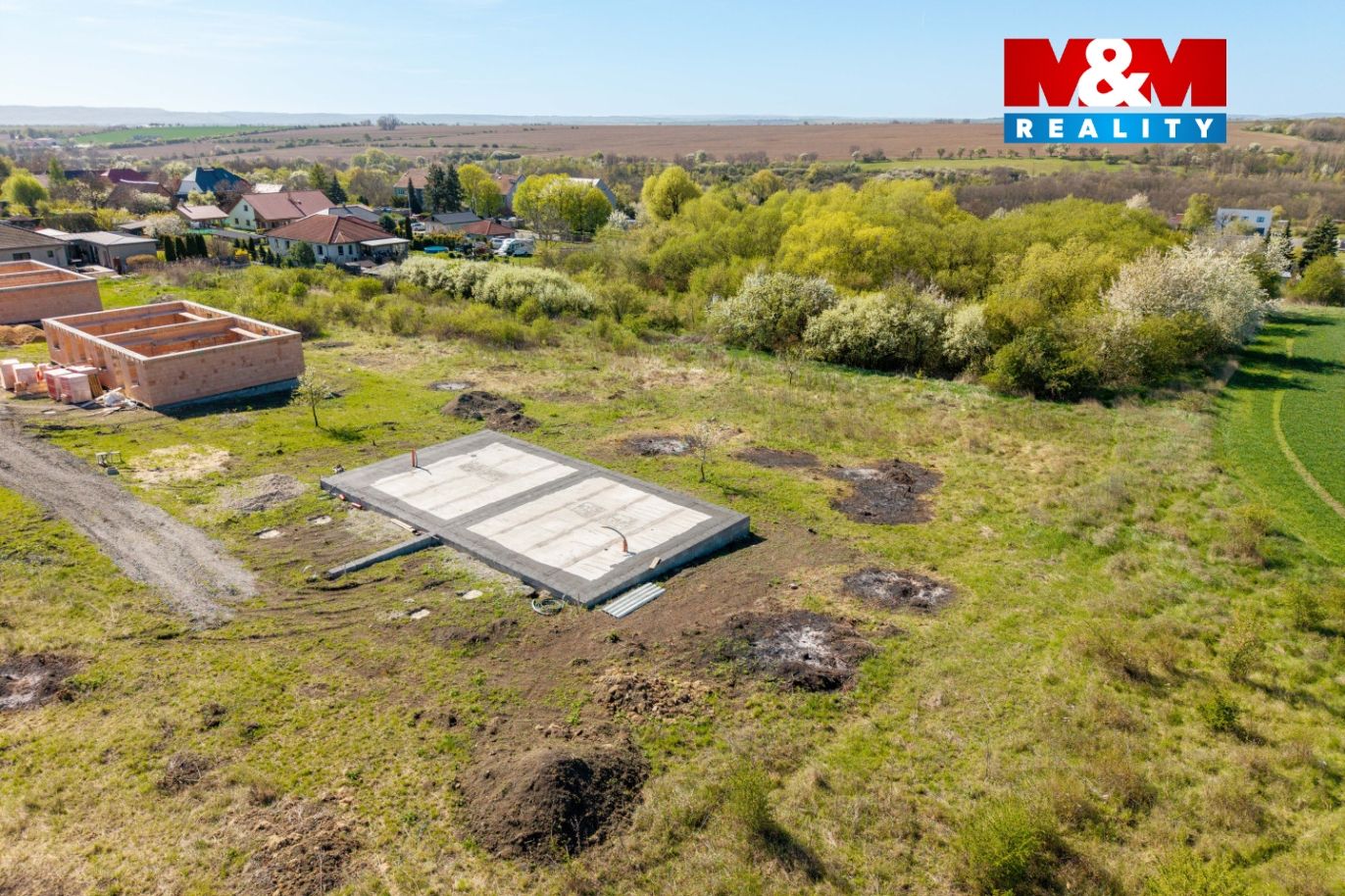Pohled na nemovitost a okolí