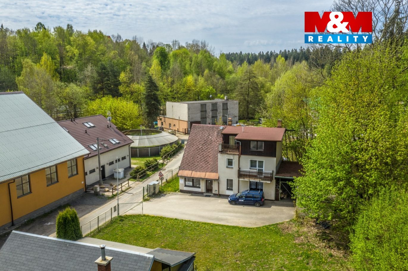 Dům