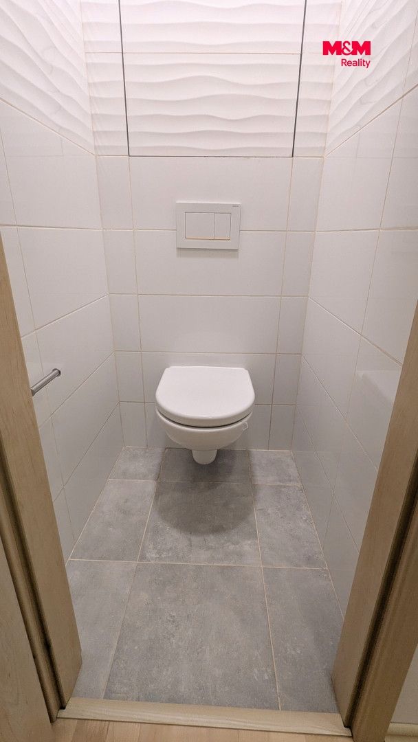 záchod, strašnice.jpg