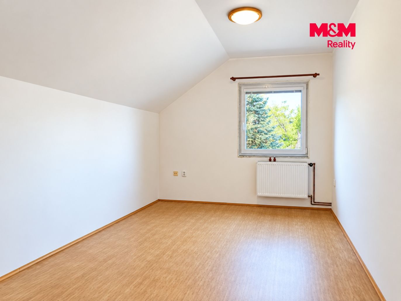 izba Fotografie jsou jemně upravené pomocí AI