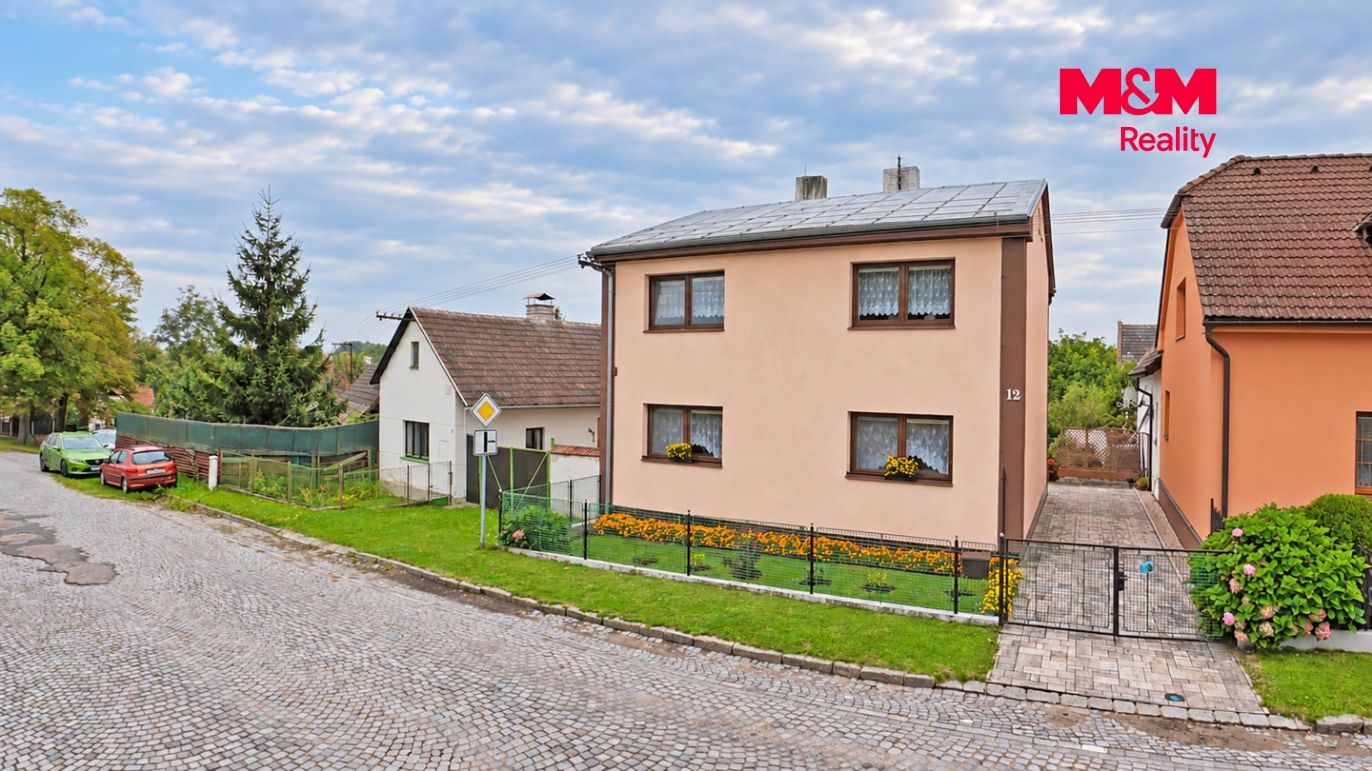 pohled z ulice1.jpg