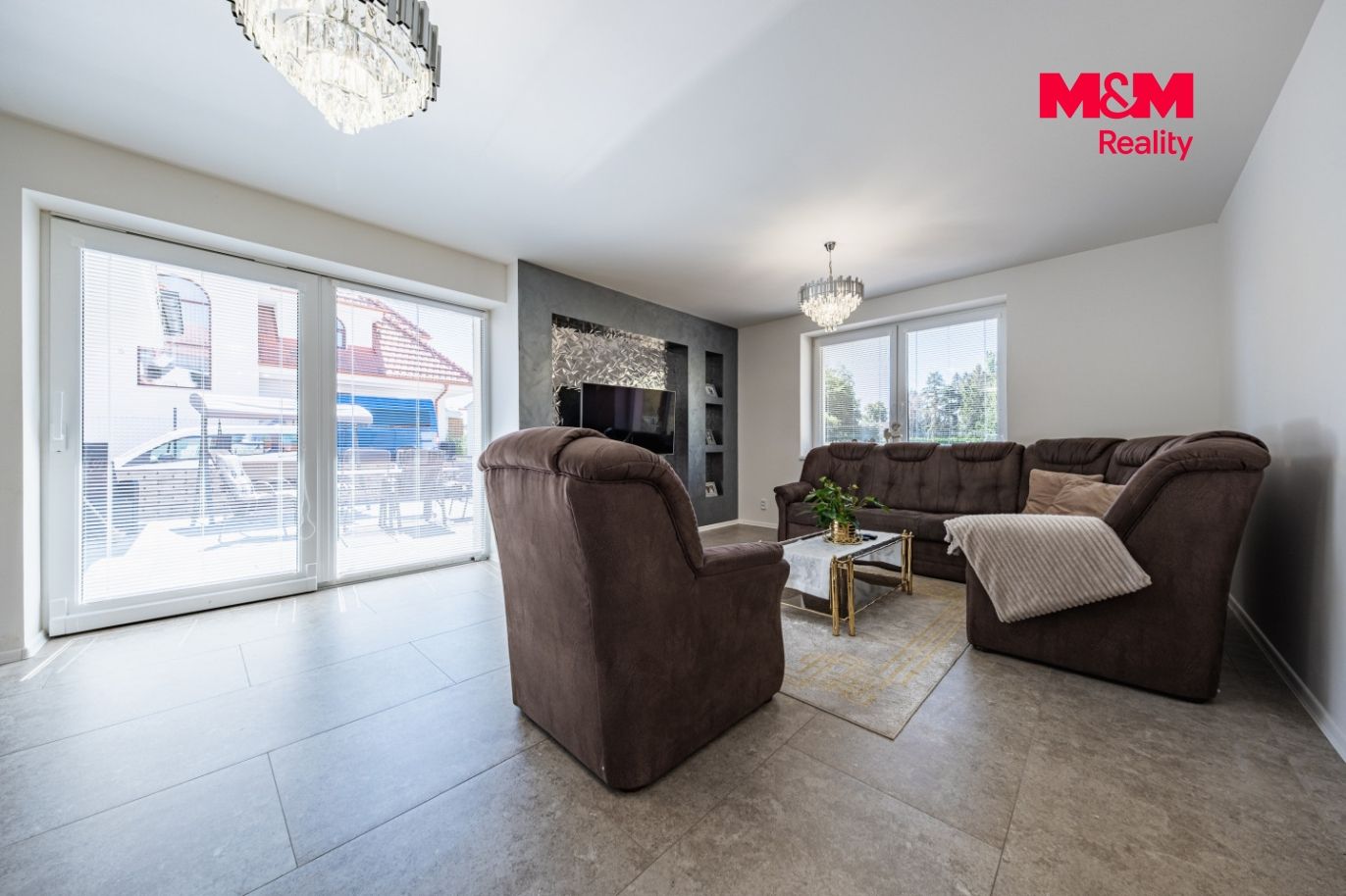 Prodej rodinného domu, 379 m², Mukařov, ul. Do Vrchu