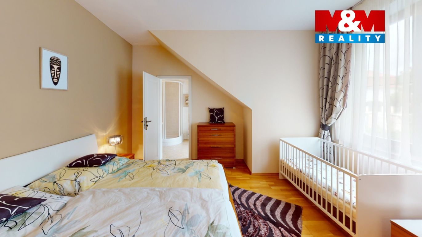 Byt-3kk-111m2-Moravska-Karlovy-Vary-Bedroom1-scaled.jpg