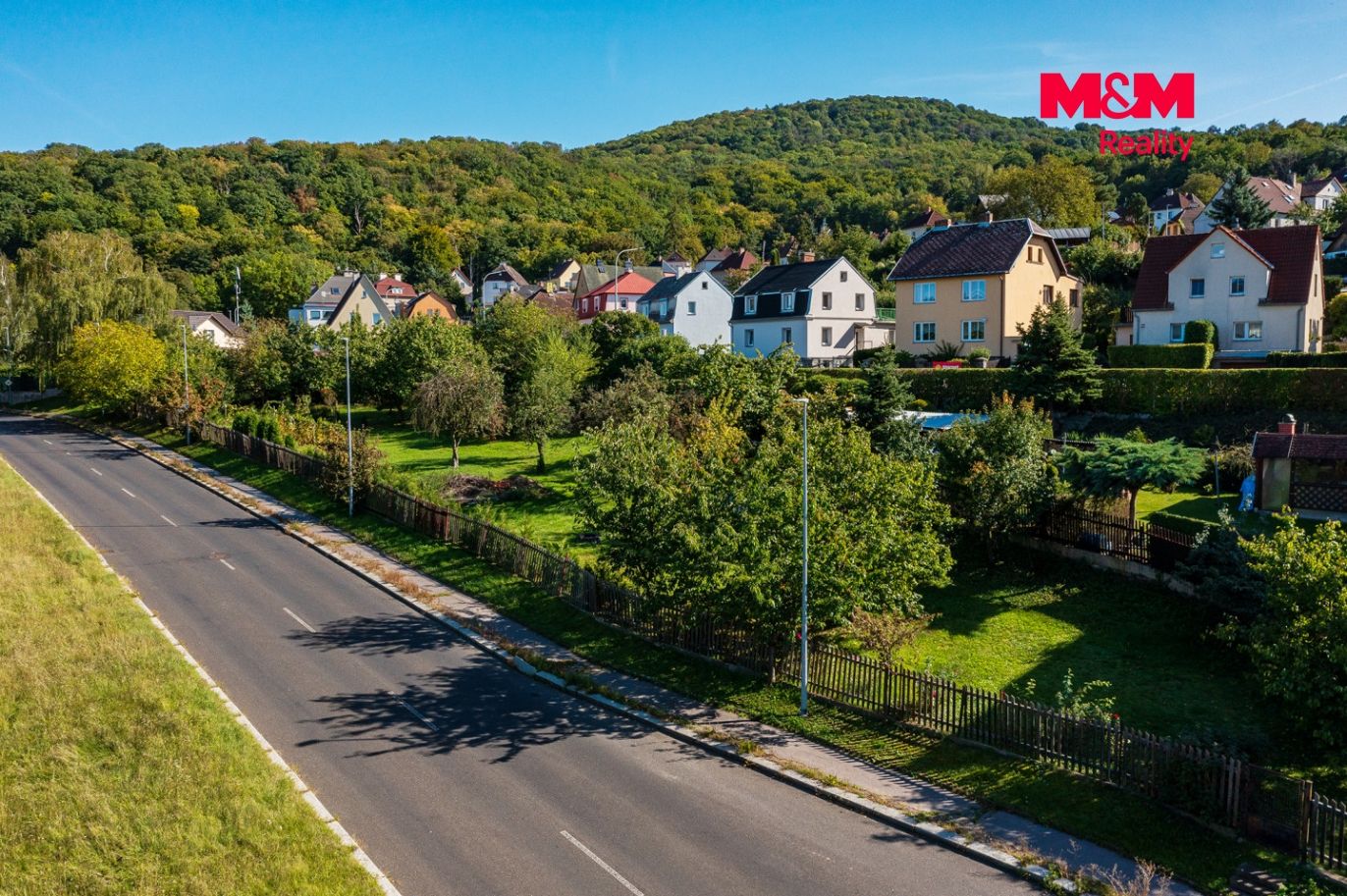 pohled na pozemek