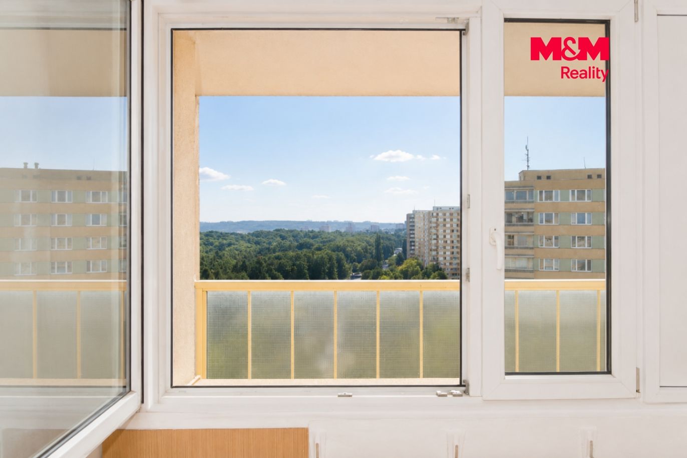 Pohled z okna ložnice.png